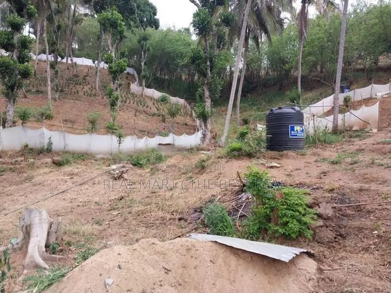 Kandy : 940 perches Land for Sale at Thalatuoya
