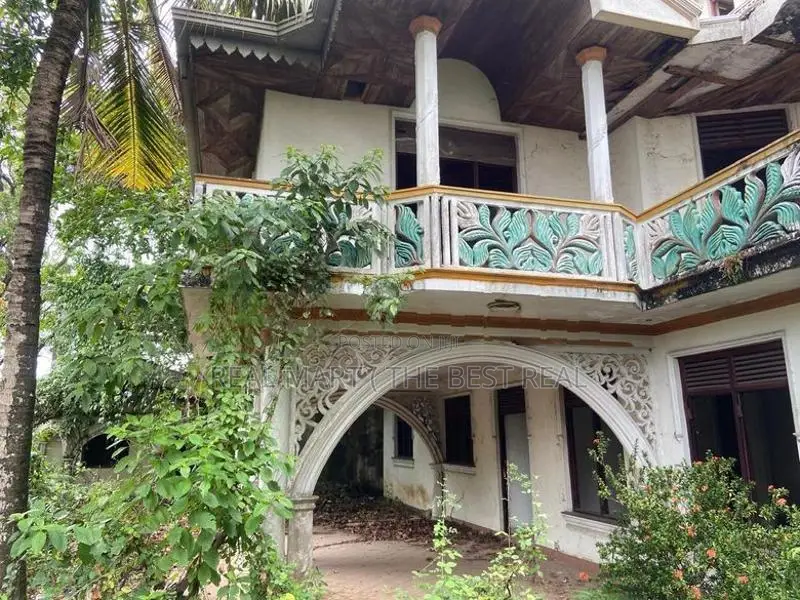 Kolonnawa Town : 9BR (41 Perch) House for Sale near Main Road