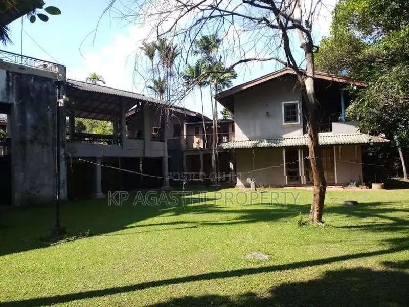 Super Land with 2st House for Sale in Kohuwala