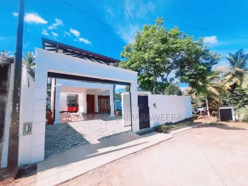 New solid Modern super luxury House-piliyandala