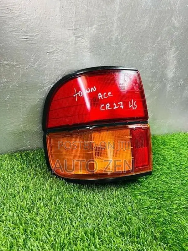 CR-27 Townace Lotto Tail Light