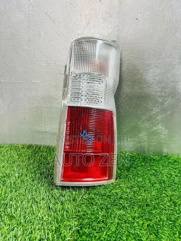 E25 TAIL LIGHT RIGHT SIDE