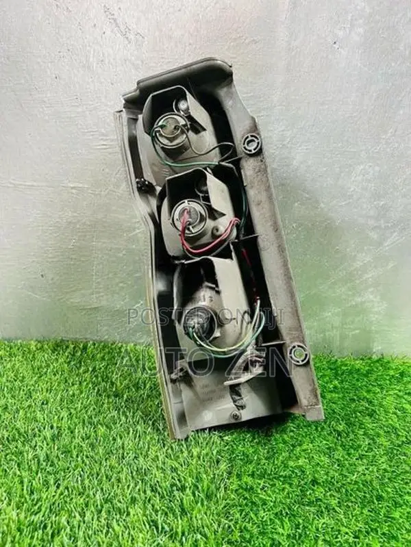 E25 TAIL LIGHT RIGHT SIDE