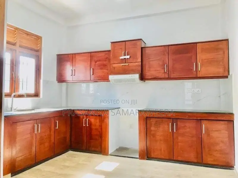 Solid Brand New Modern Super Luxury House-Piliyandala