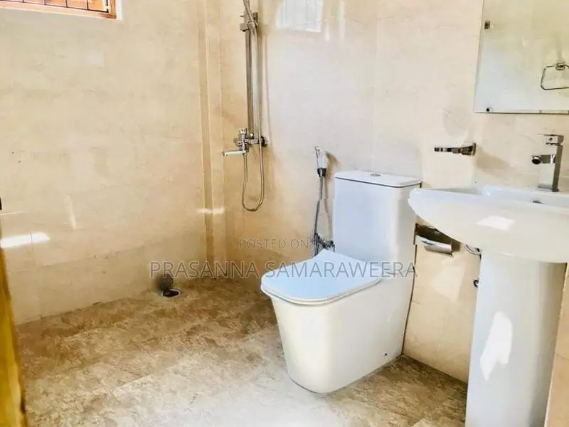 Solid Brand New Modern Super Luxury House-Piliyandala