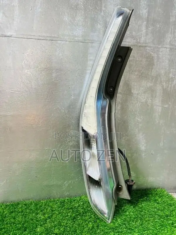 Leaf Tail Light Left Side