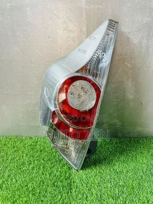 Aqua NHP10 MDL Tail Light Left Side