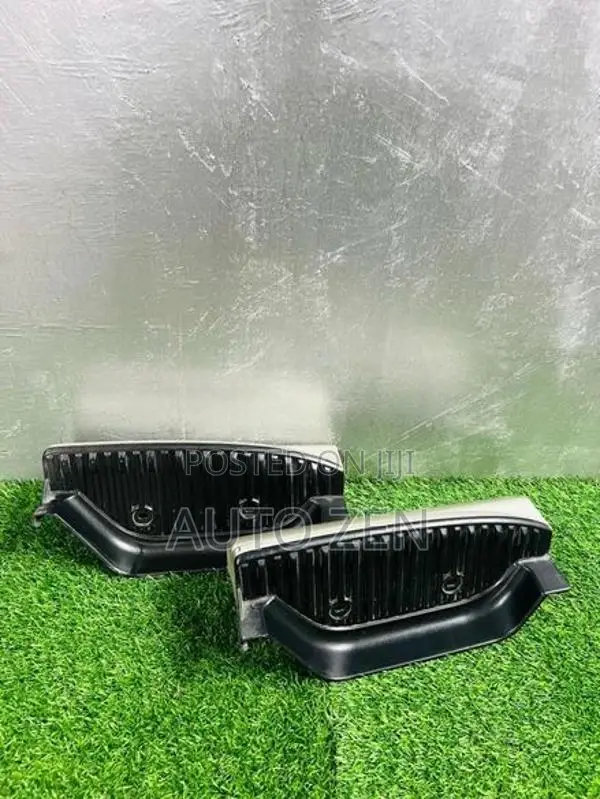 Dolphin Hiace Front Foot Step Cover