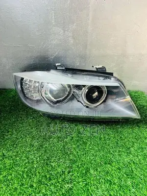 BMW 320i Headlight Right Side