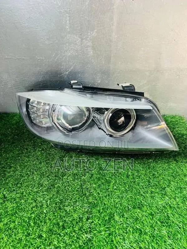 BMW 320i Headlight Right Side