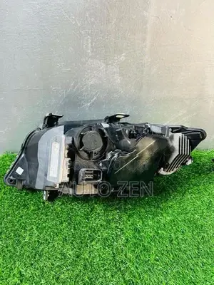 BMW 320i Headlight Right Side