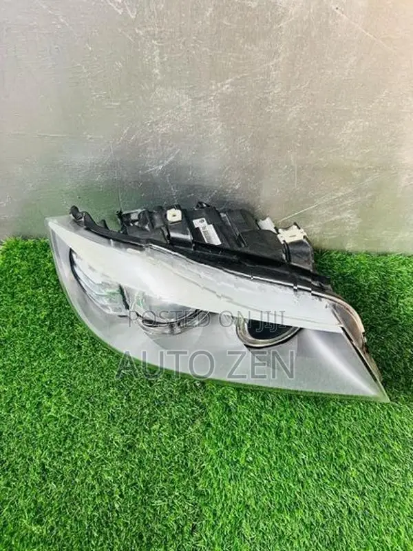 BMW 320i Headlight Right Side