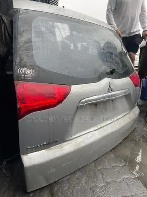 Mitsubishi Montero Sport Dickey Complete