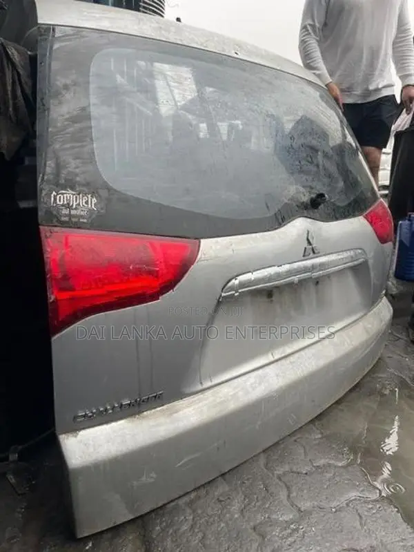 Mitsubishi Montero Sport Dickey Complete