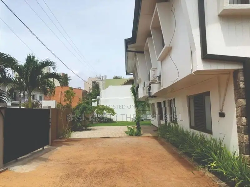 Mount Lavinia 6BR (24P) Luxury House for Sale