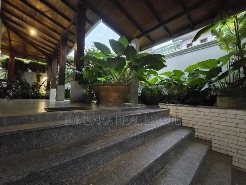 5 BR Luxury House for Sale in Nawala (SH 15136)