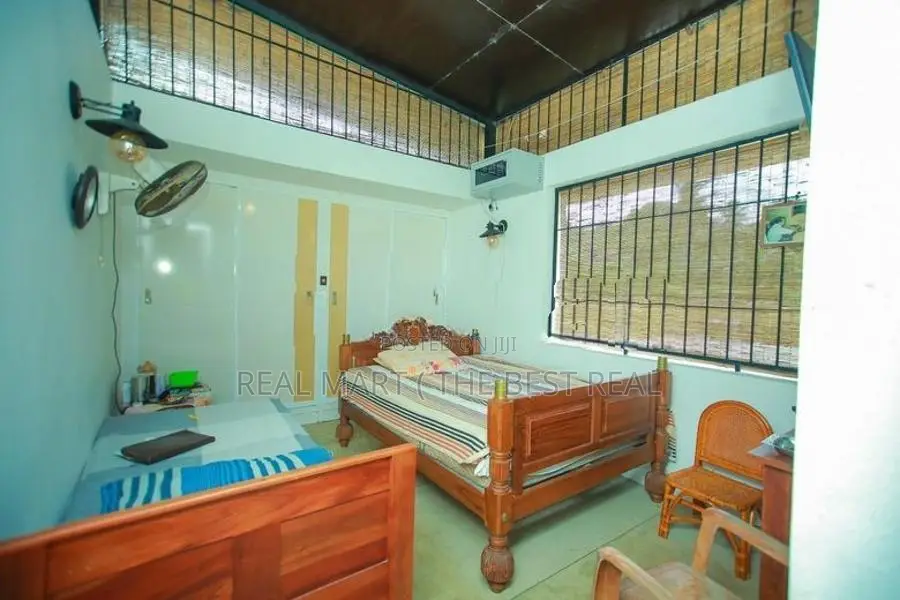 Minuwangoda 3BR (145P) Luxury House for Sale