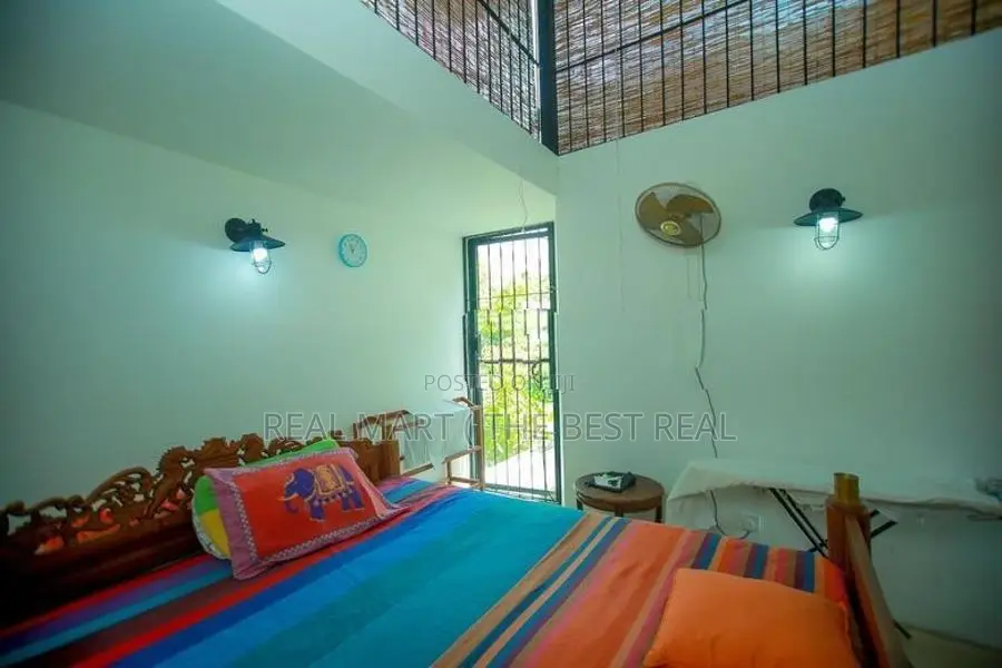 Minuwangoda 3BR (145P) Luxury House for Sale