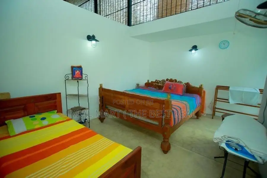 Minuwangoda : 3BR (145 Perch) Luxury Hotel for Sale