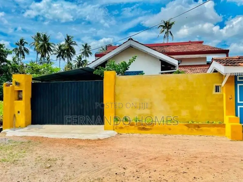 Antique Type Of Designs 3 Bed Rooms Villa For Sale In Negombo Area