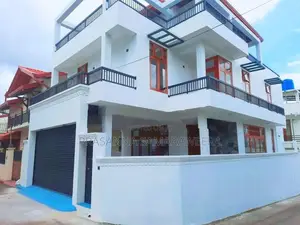 සුඛෝපභෝගී අලංකාර නවීනතම දෙමහල් නිවස piliyandala