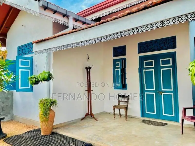 Antique Type Of Designs 3 Bed Rooms Villa For Sale In Negombo Area