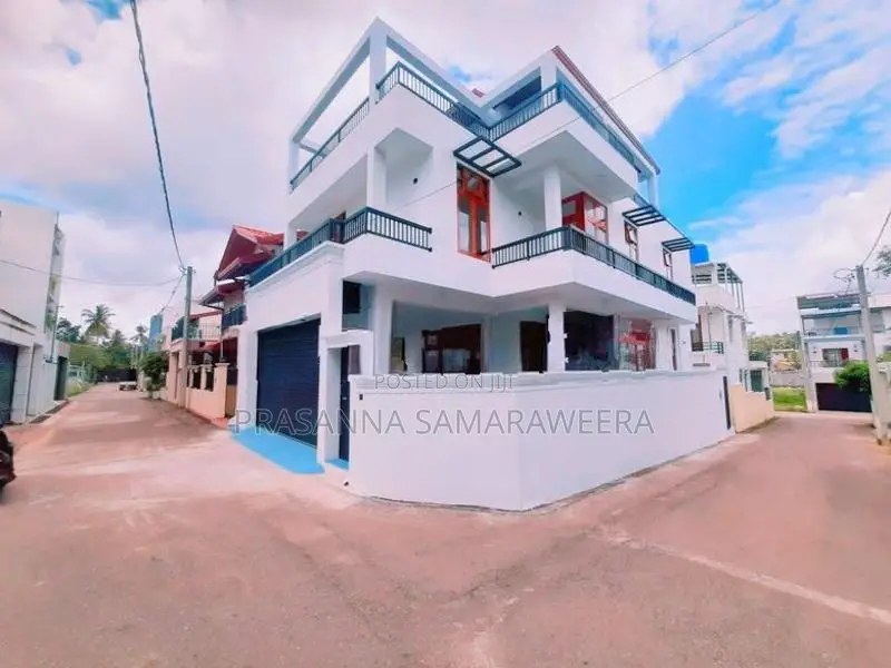 සුවිසල් අති සුඛෝපභෝගී අලංකාර නවීනතම දෙමහල් නිවස Piliyandala
