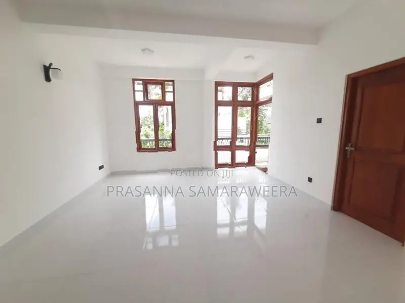 සුවිසල් අති සුඛෝපභෝගී අලංකාර නවීනතම දෙමහල් නිවස Piliyandala
