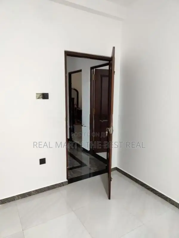 Piliyandala : New 6BR (16P) Luxury House for Sale at Wewala