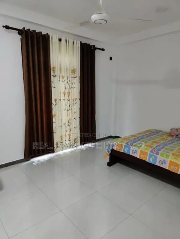 Piliyandala : New 6BR (16P) Luxury House for Sale at Wewala