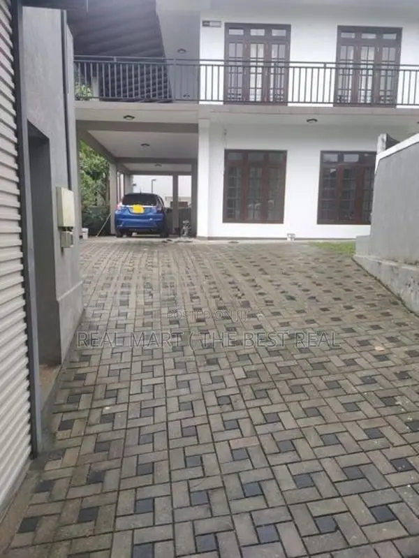 Piliyandala : New 6BR (16P) Luxury House for Sale at Wewala