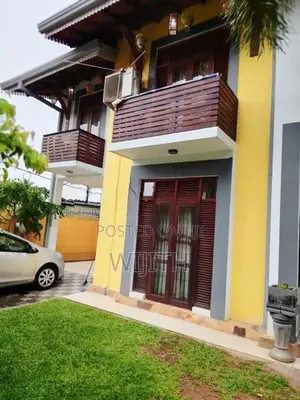 ගඩොල්වලින් පදිංචියට සෑදු මහල් 3 නිවසක් විකිනිමට තලවතුගොඩ.