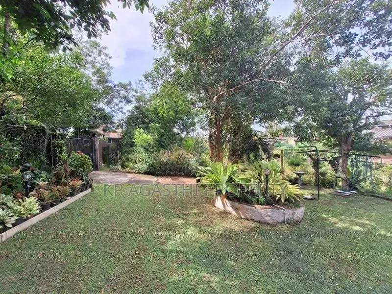 40/20 Super Land for Sale in Nugegoda Haert