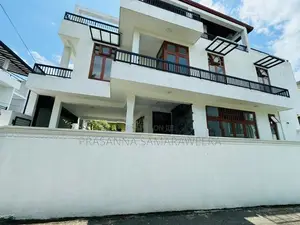 අලංකාර අති සුඛෝපභෝගී නවීනතම සුවිසල් දෙමහල් නිවස විකිණීමට Piliyandala