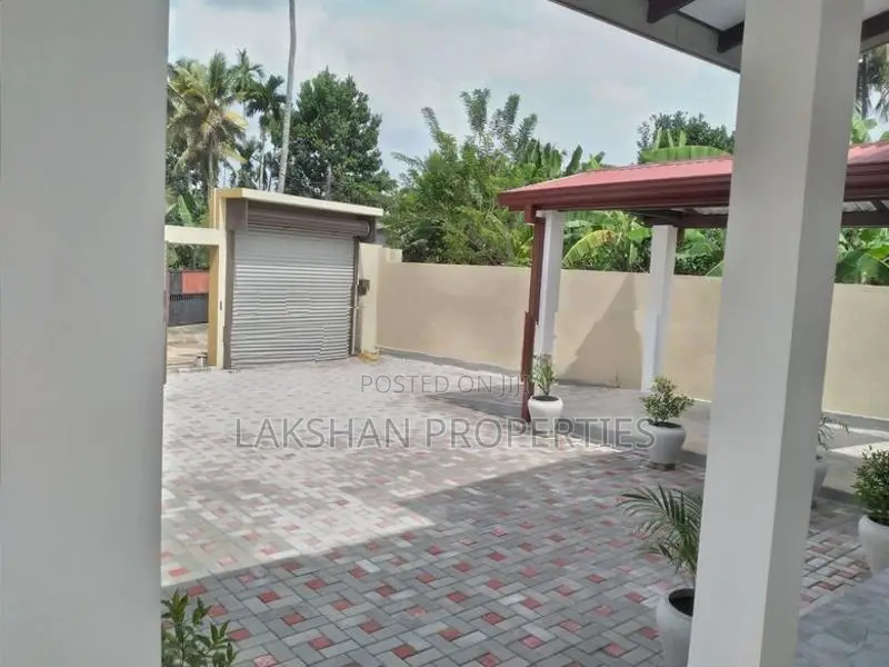 House For Sale In Maharagama Arewwala