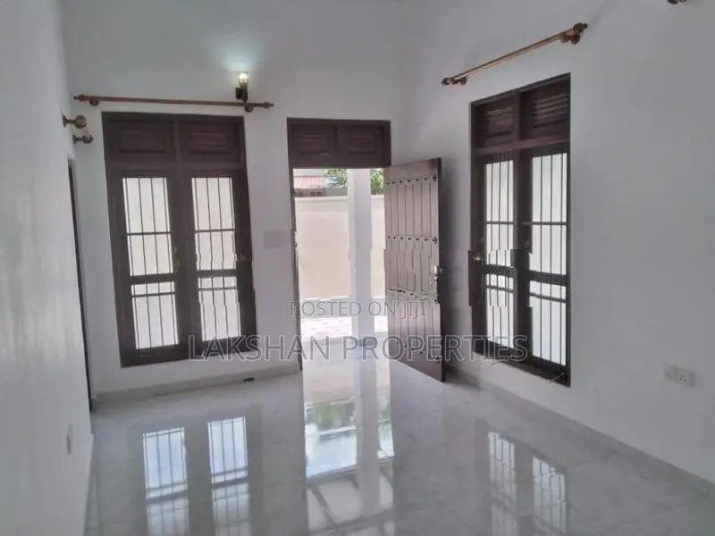 House For Sale In Maharagama Arewwala
