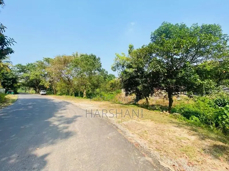 128P Superb Land Overlooking Thalangama Lake, Pelawatta, Battaramulla