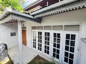 7P Residential Land with House for Sale in Nawala