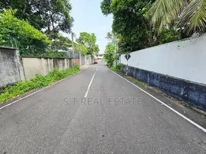 7P Residential Land with House for Sale in Nawala
