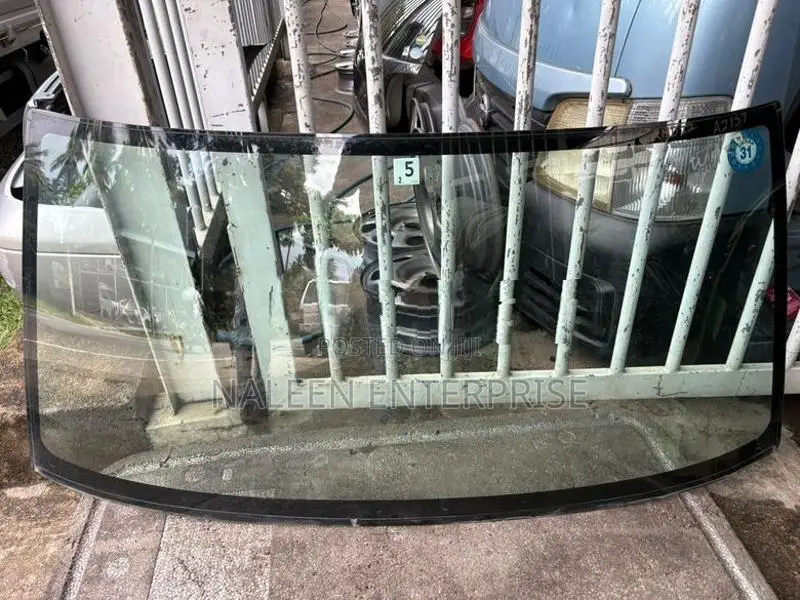 Nissan D22 Windscreen
