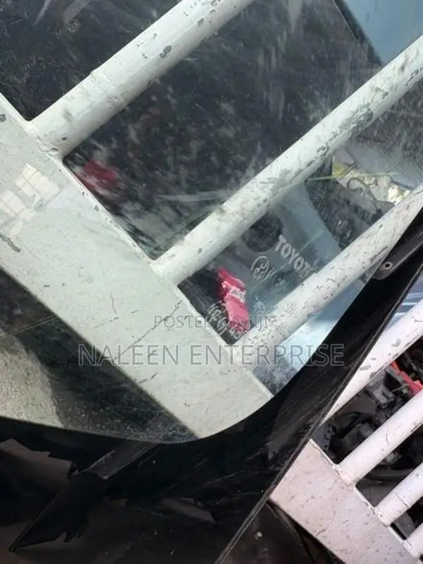 Toyota Vitz SCP10 Windscreen