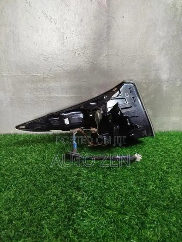 PRIUS 50 TAIL LIGHT RIGHT SIDE