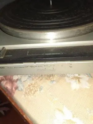 Kenwood Fully Automatic Turntable P 7
