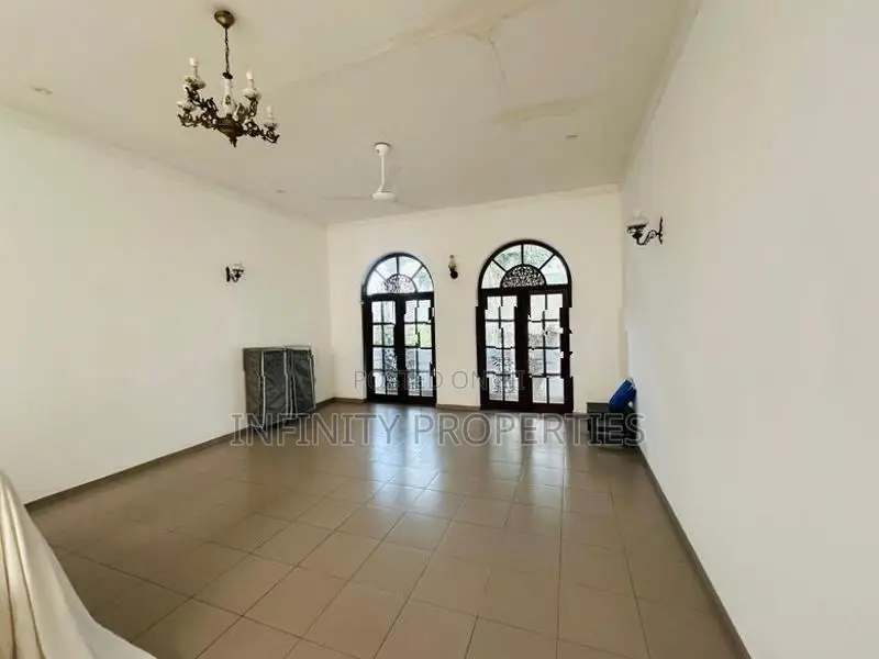 03 Story Luxury House With 15.05 P Sale At Malwatha Rd Dehiwala