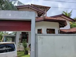Siyabalape : 5 Bedrooms (17.25P) Luxury House for Sale