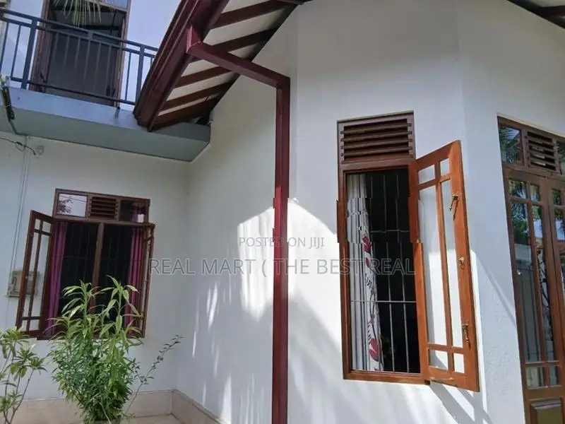 Siyabalape : 5 Bedrooms (17.25P) Luxury House for Sale