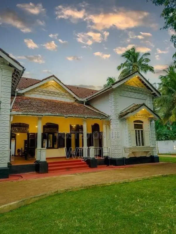 Hotel for Sale in Hikkaduwa (walawwa )