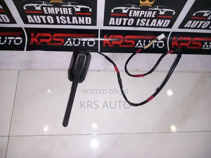 Toyota Vitz KSP 130 Antenna
