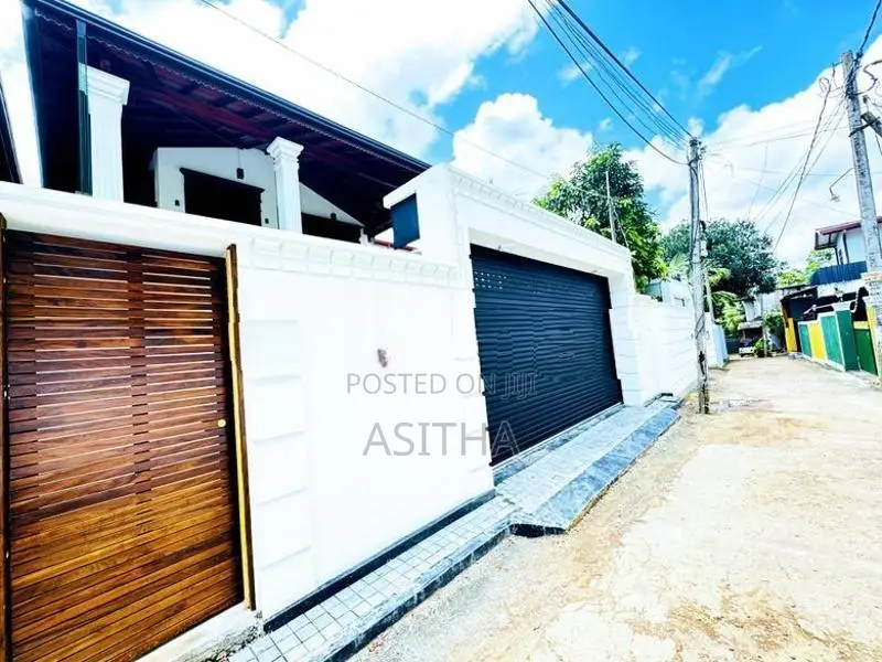 Brand New Luxury House For Sale -Piliyandala