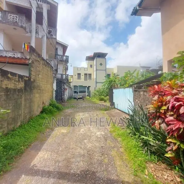 රාජගිරිය, ප්‍රධාන නගරය ආසන්නයේ ඉඩමක් විකිණීමට ඇත. (ID: RAJG001S)